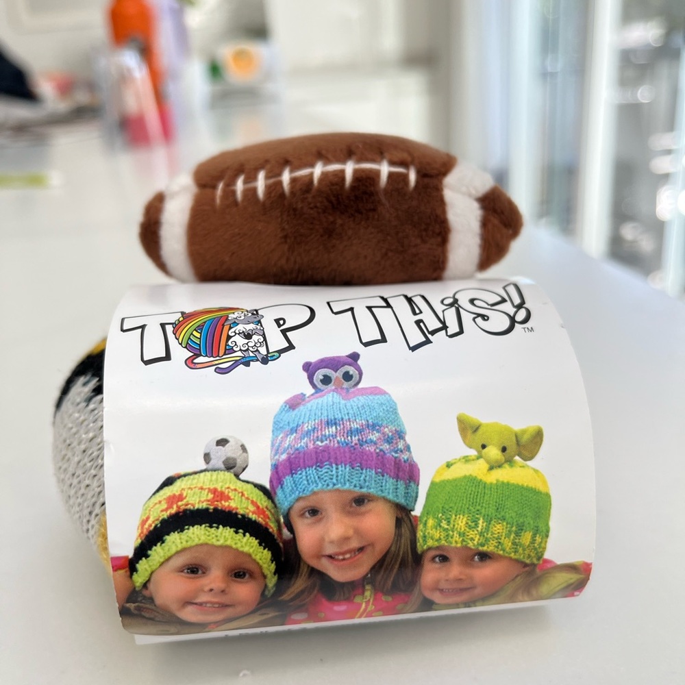 DMC top this knitting hat kit